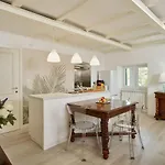 Secret Garden With Private Parking Space Опатия