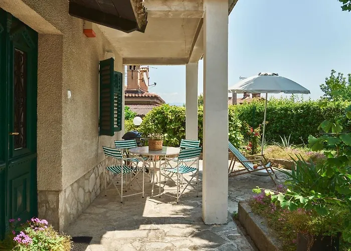 Secret Garden With Private Parking Space *