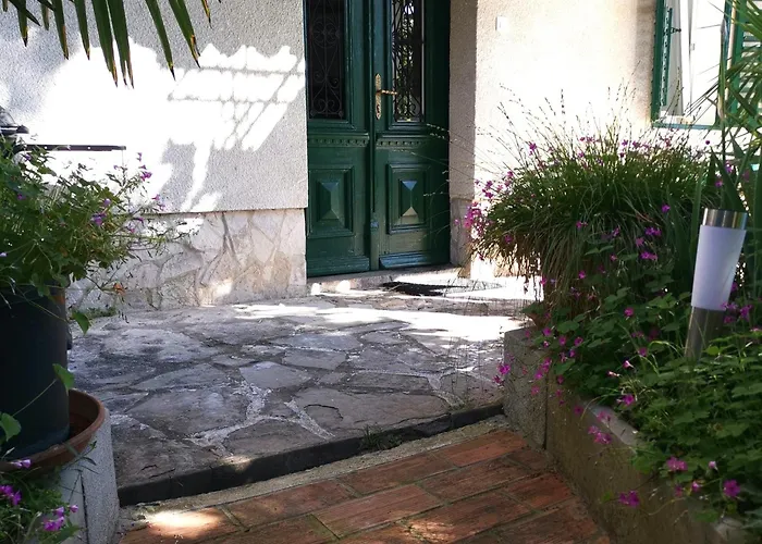 Secret Garden With Private Parking Space Apartment